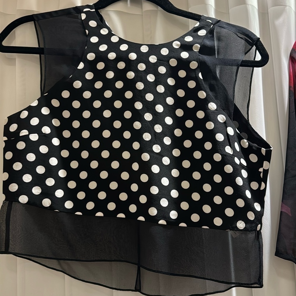 Elizabeth and James cropped polkadot blouse new with tags on size XS